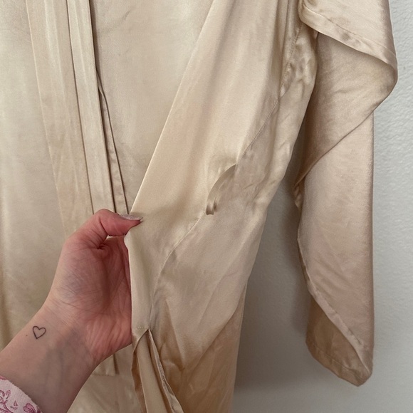 Victoria's Secret Beige 100% Silk Pajama Set Longsleeve Top Belted Robe + Pants - Picture 5 of 6